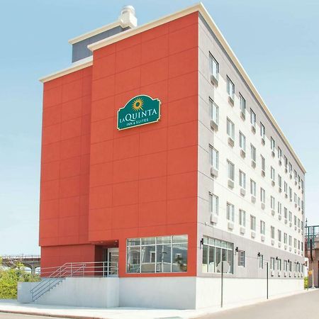 La Quinta Inn & Suites Far Rockaway - Beach Hotel Ню Йорк Екстериор снимка