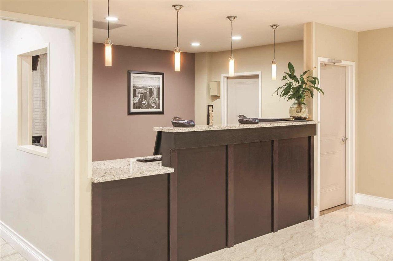 La Quinta Inn & Suites Far Rockaway - Beach Hotel Ню Йорк Екстериор снимка
