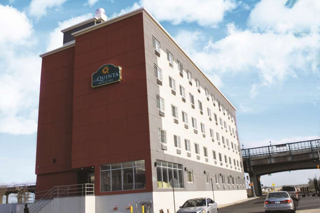 La Quinta Inn & Suites Far Rockaway - Beach Hotel Ню Йорк Екстериор снимка