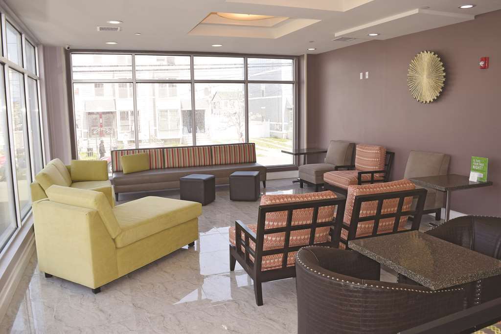 La Quinta Inn & Suites Far Rockaway - Beach Hotel Ню Йорк Интериор снимка