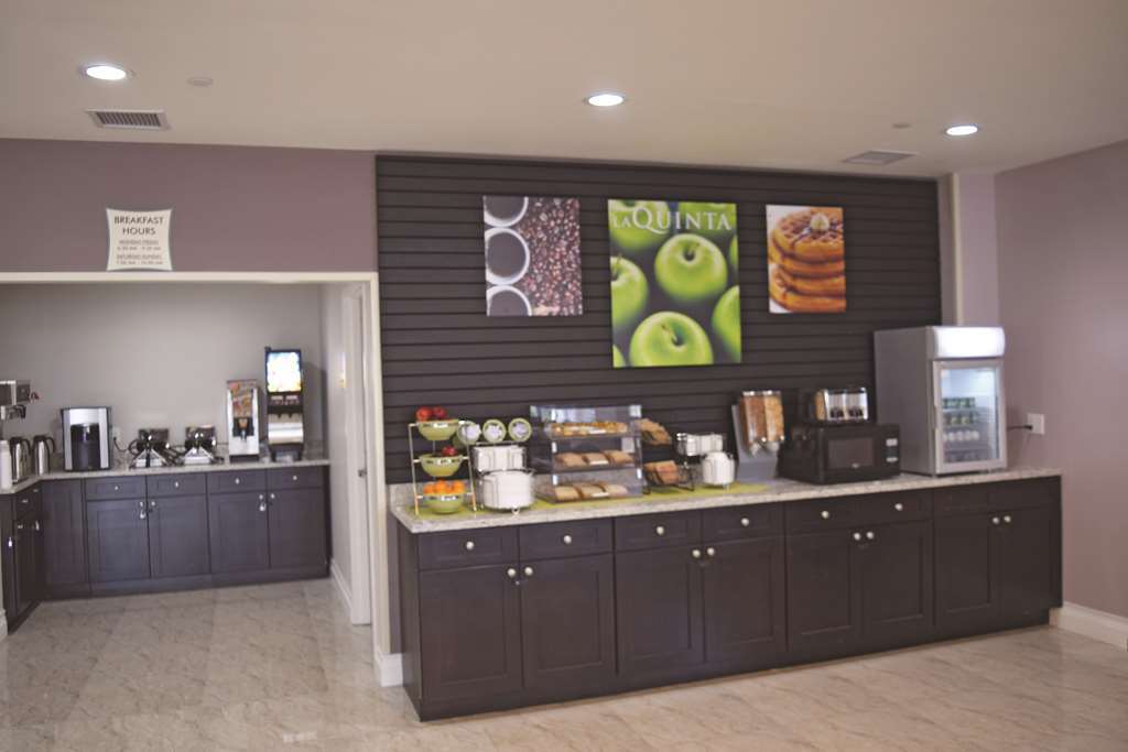La Quinta Inn & Suites Far Rockaway - Beach Hotel Ню Йорк Съоръжения снимка
