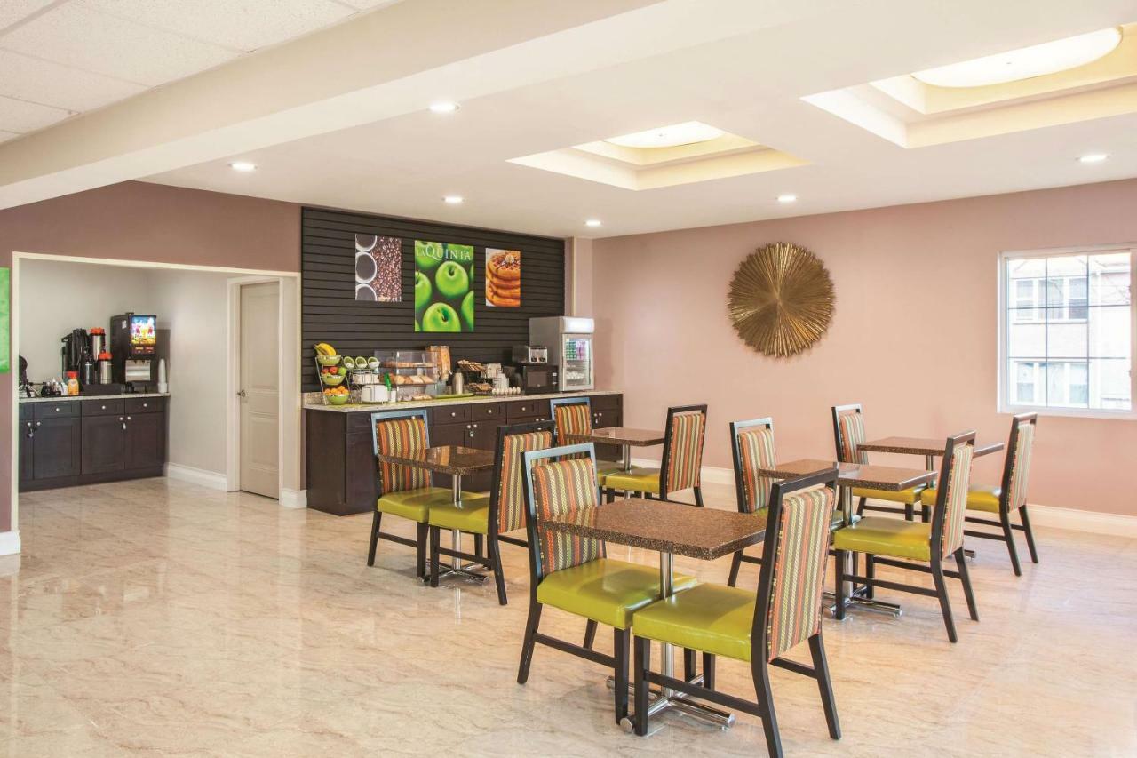 La Quinta Inn & Suites Far Rockaway - Beach Hotel Ню Йорк Екстериор снимка