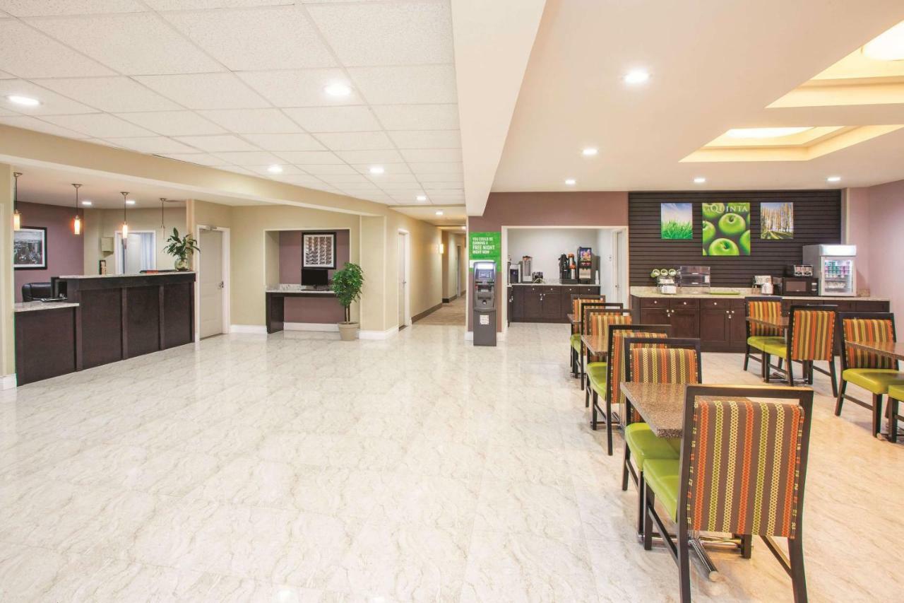 La Quinta Inn & Suites Far Rockaway - Beach Hotel Ню Йорк Екстериор снимка