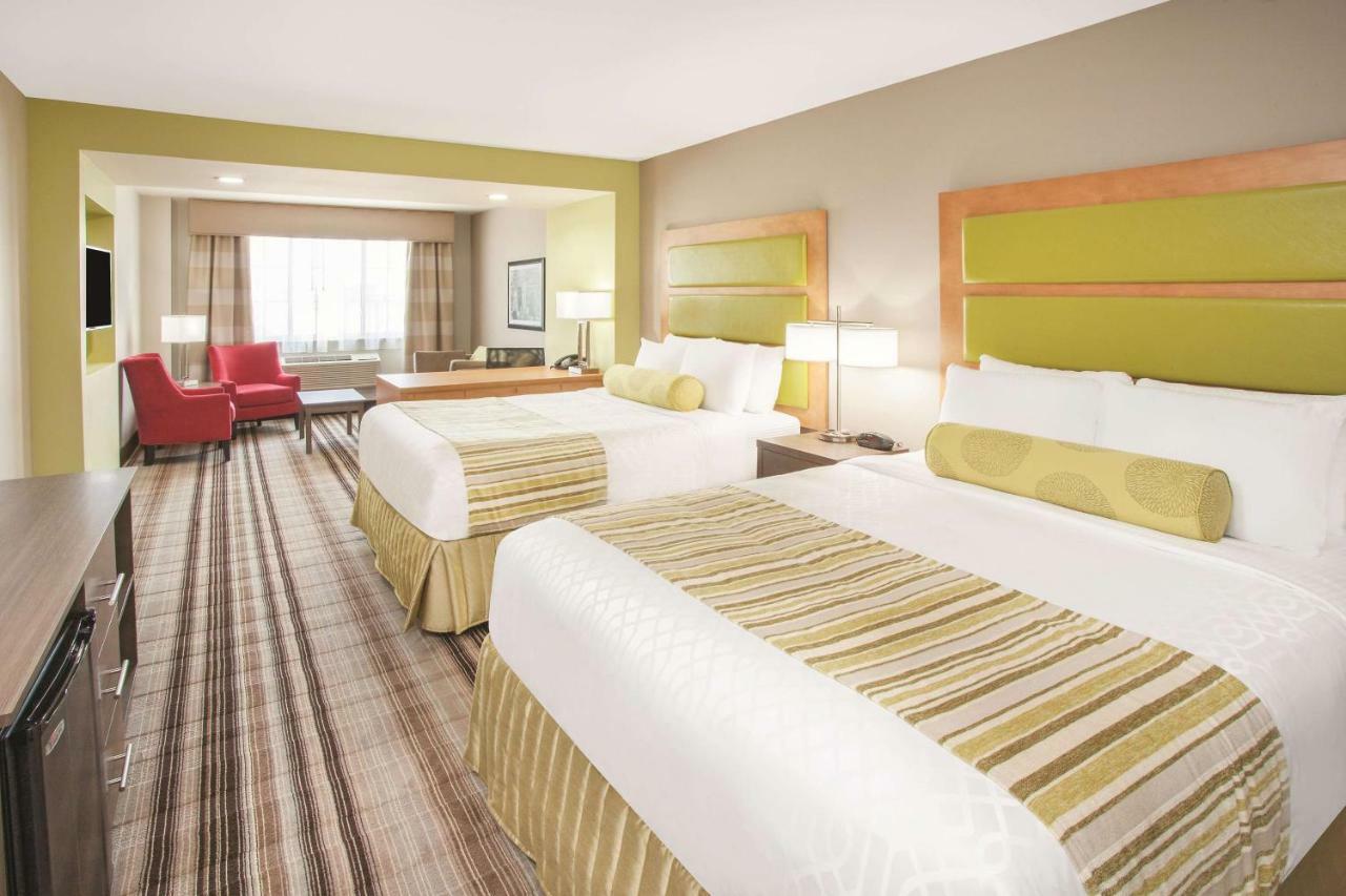 La Quinta Inn & Suites Far Rockaway - Beach Hotel Ню Йорк Екстериор снимка