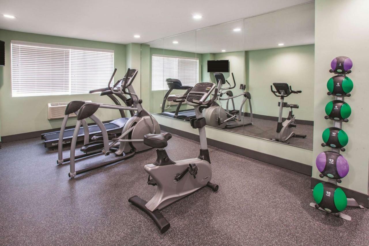 La Quinta Inn & Suites Far Rockaway - Beach Hotel Ню Йорк Екстериор снимка