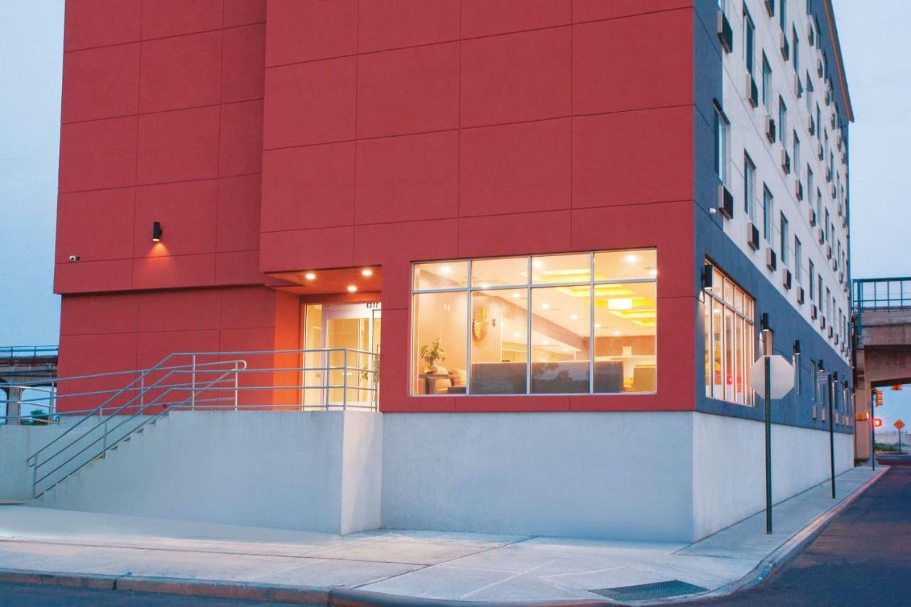 La Quinta Inn & Suites Far Rockaway - Beach Hotel Ню Йорк Екстериор снимка