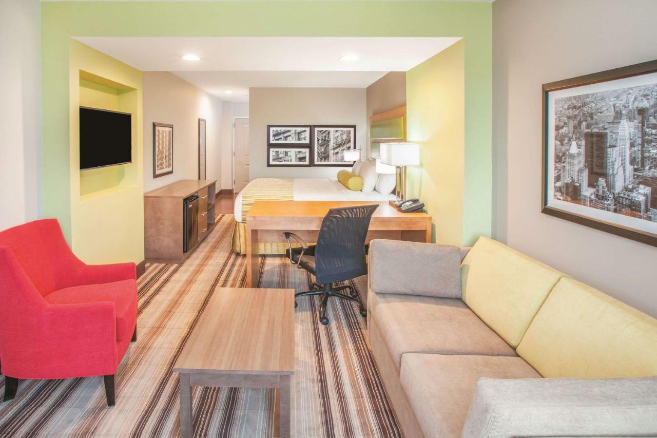 La Quinta Inn & Suites Far Rockaway - Beach Hotel Ню Йорк Екстериор снимка